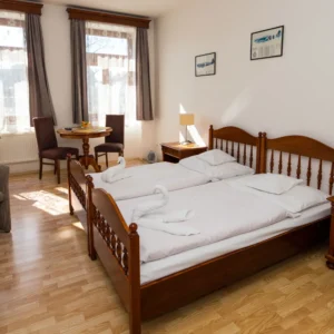 Pobyt na náměstí v Čáslavi i se snídaní a saunou