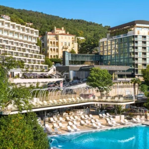 Chorvatsko: 3* hotel s polopenzí, infinity bazén