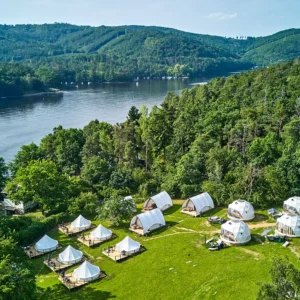 Glamping na Slapech: luxusní stany pro dva i celou rodinu