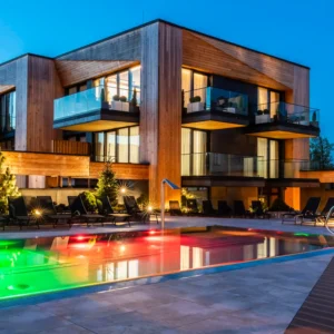 Moderní rezort v Zakopaném: wellness, snídaně až do postele