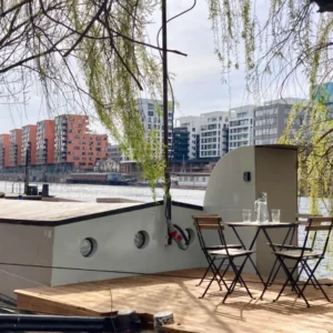 Hausbót na Vltavě v Holešovicích až pro 8 osob