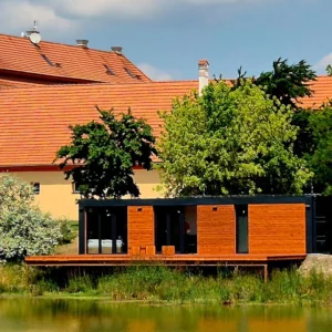 Domek u jezera na jihu Čech: terasa, snídaně i safari