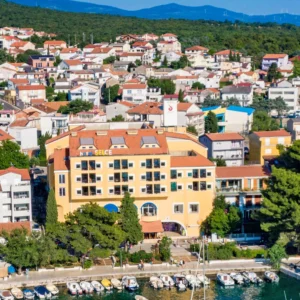 Crikvenická riviéra: hotel u pláže s polopenzí plus