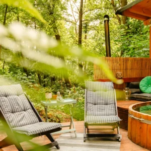 Relax v jurtě u Dvora Králové: koupací sud, sauna