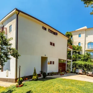 Dovolená v Černé Hoře: apartmány až pro 5 osob