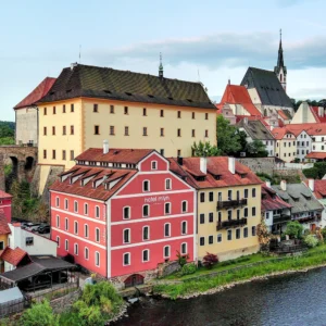 Pobyt v centru Krumlova: jídlo, wellness i voroplavba