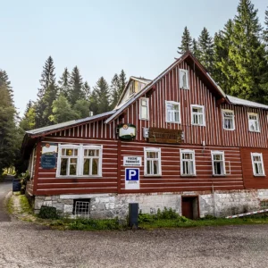 Horská chata v Harrachově: pokoje i apartmány s polopenzí