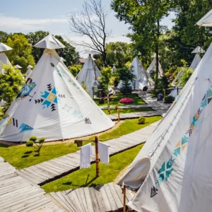 Pobyt jako na Divokém západě: vodní domek, týpí aj.