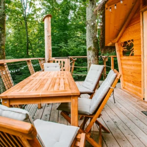 Domečky na stromě s výhledem na hrad Krásna Hôrka