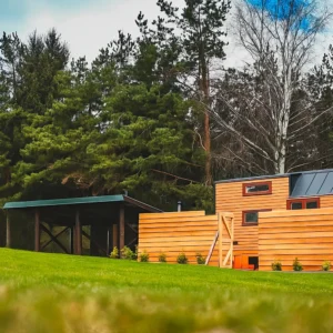 Tiny house na východu Čech vč. koupacího sudu