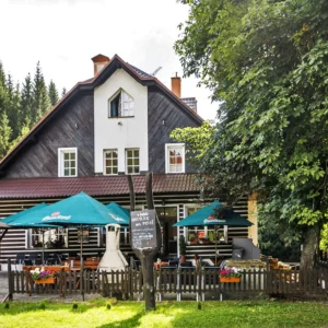 Malebná roubenka s polopenzí na okraji Harrachova