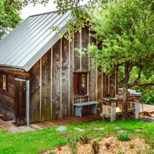 Pobyt v mini domečku u Zvolena se včelí terapií