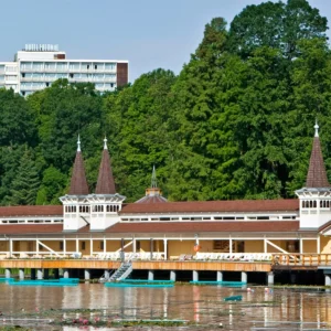 Krásný resort u termálů Hévíz s polopenzí a wellness