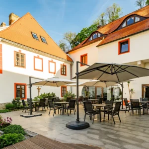 Apartmány u zámku v Hluboké se snídaní i wellness