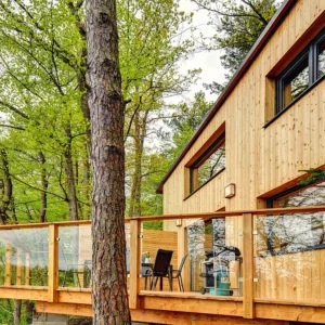 Moderní chata u řeky v jižních Čechách: sauna i terasa