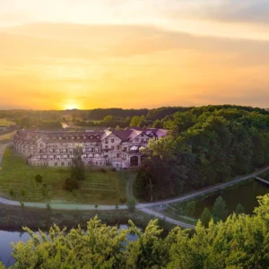 Resort 13 km od Baltu: snídaně, wellness, zoo i koně