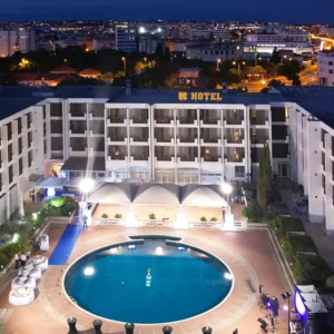 Moderní hotel v Zadaru přímo u moře s jídlem