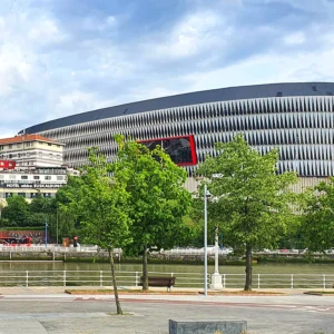 Bilbao: 4* moderní hotel v centru města, snídaně