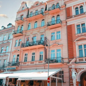 Pobyt v centru Varů: jídlo, wellness i možnost masáže