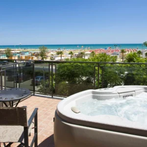 Rimini: hotel u pláže, strava, bazén i wellness