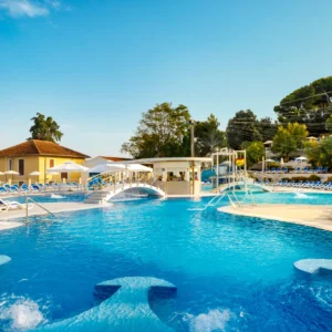 Dovolená na Istrii: 4* apartmány u moře, snídaně i polopenze