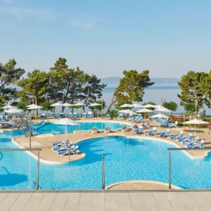 Moderní hotel na Makarské: all inclusive a animace