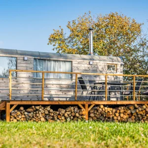 Maringotka na Moravě se saunou a koupacím sudem