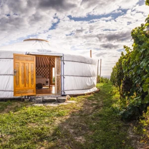 Jižní Morava: vybavené jurty uprostřed vinice pro dva