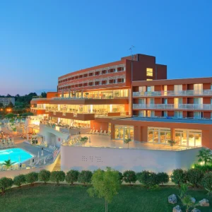Poreč all inclusive: pláž, wellness a dítě zdarma