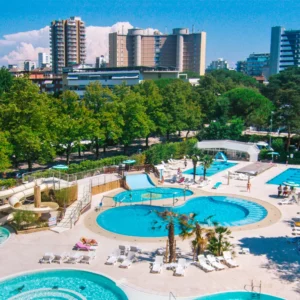 Domky u moře v Lignanu: bazénový komplex, animace