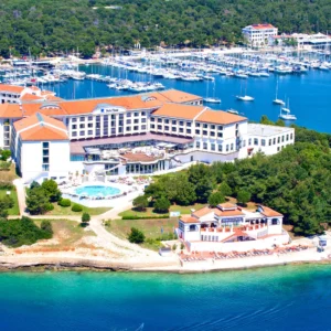 Istrie: 4* hotel v Pule u pláže, bazén, animace i jídlo