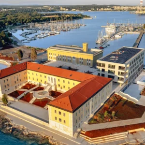 5* hotel v Pule: přímo u moře, se snídaní a wellness