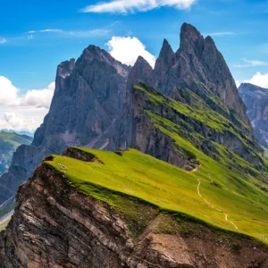 Výlet k vrcholům Dolomit: hora Seceda a skalní pyramidy