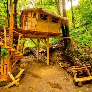 Pobyt v treehouse pod Ještědem se snídaní